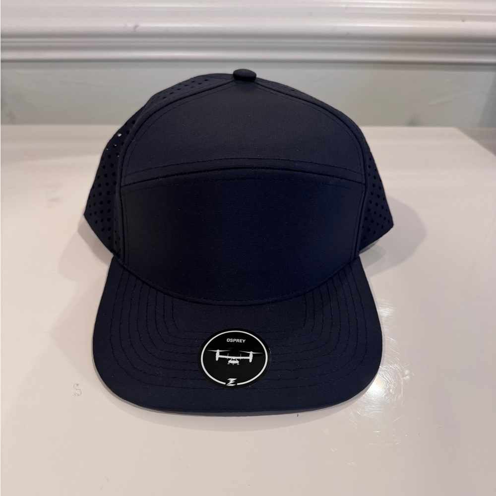 Osprey Youth hat in black NWT